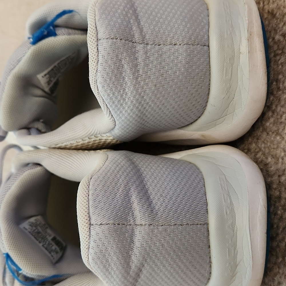Under Armour Charged Pursuit Sneakers - Picture 7 of 12